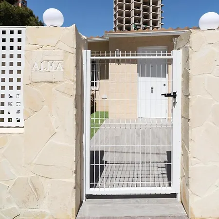 Alma Con Terreno Privado Y Parking Compartido - A 800m De Playa Poniente Holiday home
