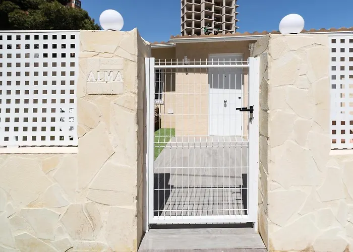 Alma Con Terreno Privado Y Parking Compartido - A 800m De Playa Poniente Holiday home